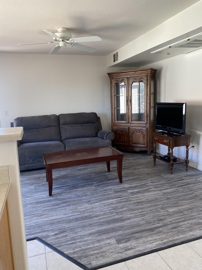Foto del edificio - 3980 E Owens Ave