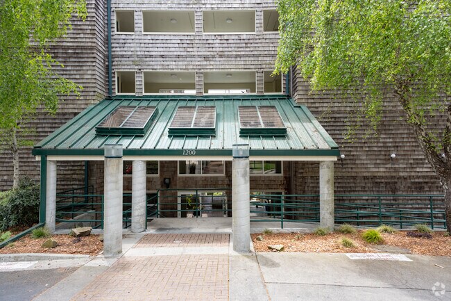 Entrada - Brickyard Landing