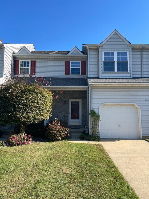 Primary Photo - 141 Shinn Cir