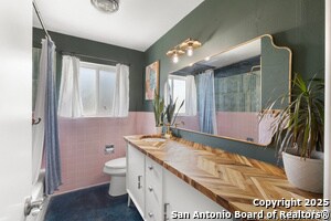 Building Photo - 1228 Rivercrest Dr