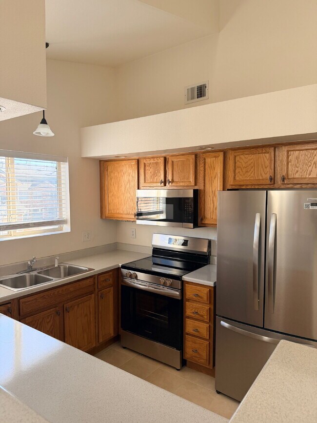 Foto del edificio - "Charming 2-Bed, 2-Bath condo Oasis in Aurora - 988 Sq Ft of Comfort!"