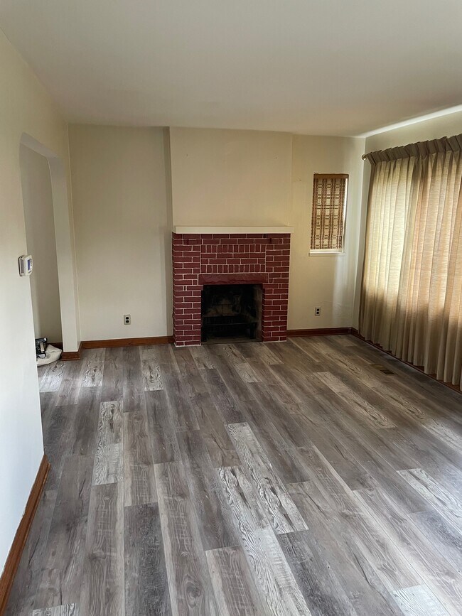 Sala de estar - 1518 Patterson Rd