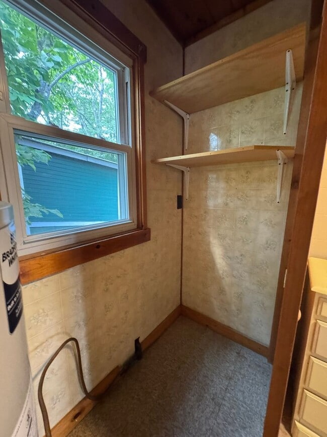 Building Photo - 265 Bank Street Extension