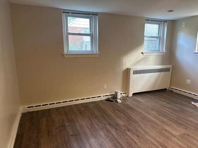 Living room - 902 Houston Ave