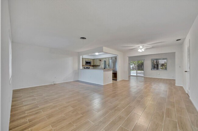 Building Photo - Beautiful 3-Bed / 2 Bath Pool Home in Sara...