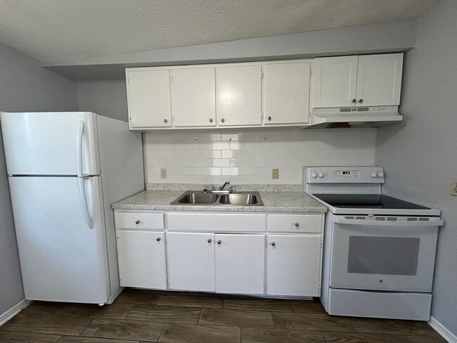 Photo - Phyllis Street Duplexes Apartment