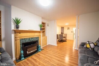 Building Photo - 913 W Lombard St