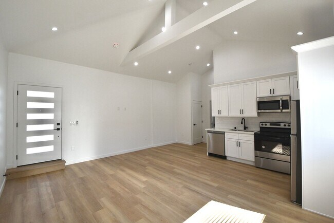 Foto del edificio - 4751 Kraft Ave