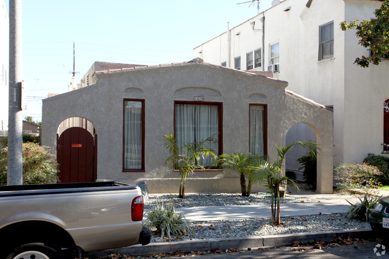 Foto principal - 1020 Newport Ave