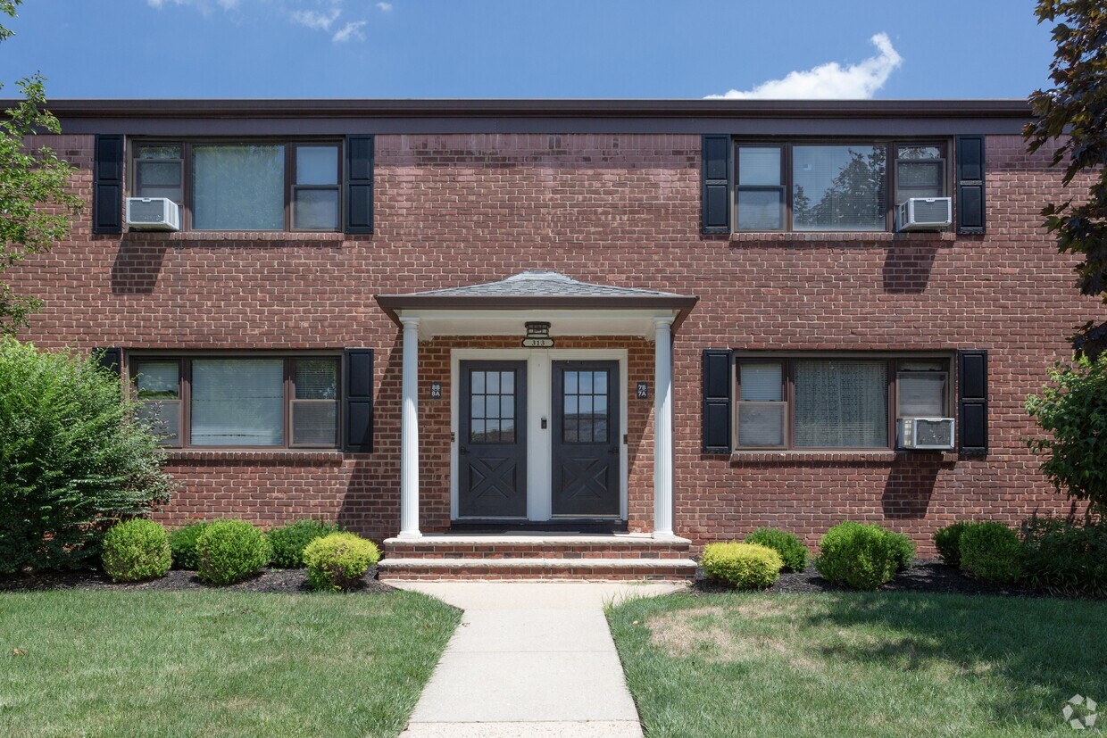 Primary Photo - Hillside Apartments