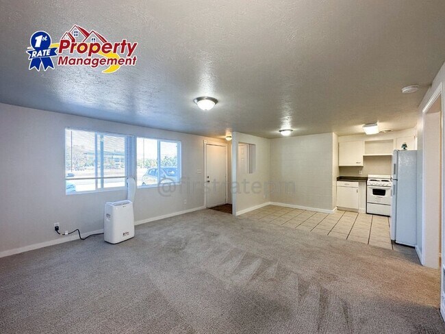 Building Photo - 1207 W. Beacon Street