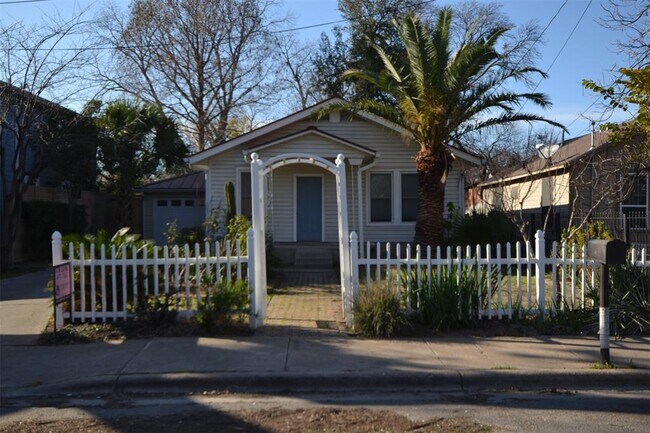 Foto del edificio - 7602 Blessing Ave