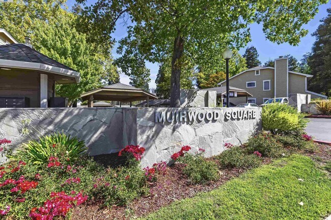 Foto del edificio - 655 Center Ave