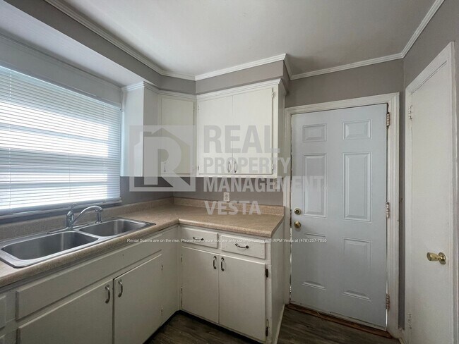 Foto del edificio - 2063 Bayswater Rd