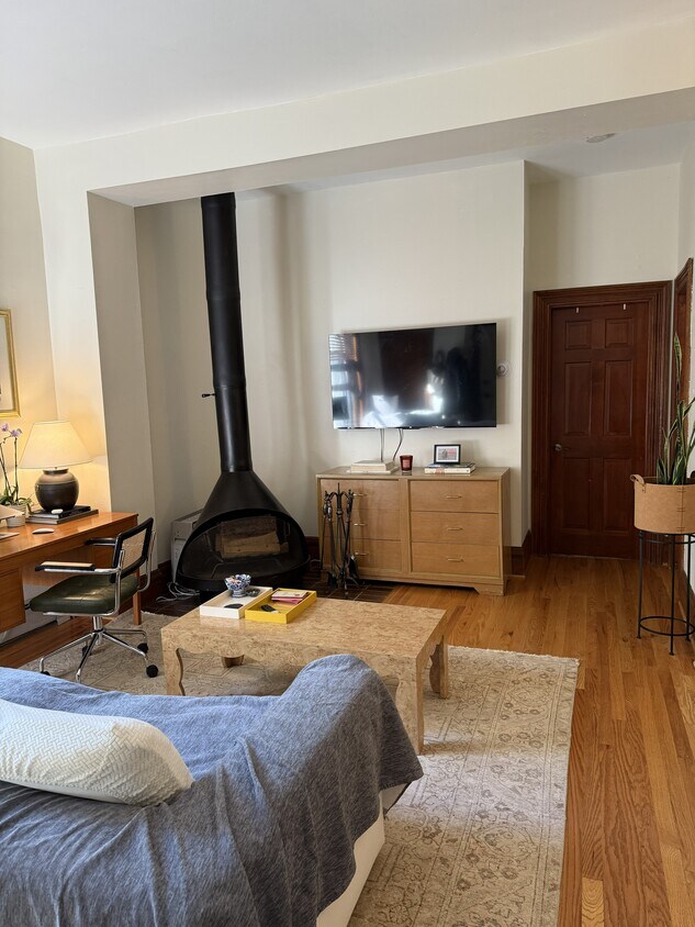 Sala de estar - 1373 N Franklin St