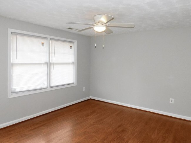Building Photo - 47493 Southampton Dr