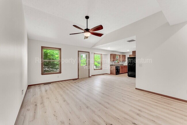 Foto del edificio - 3251 W Scott St