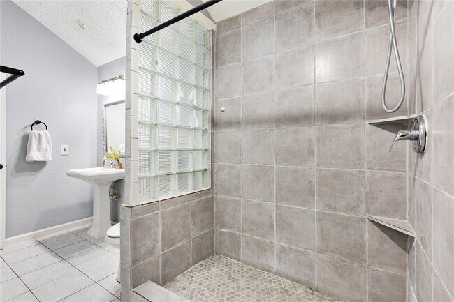 Foto del edificio - 11514 Gullwood Dr
