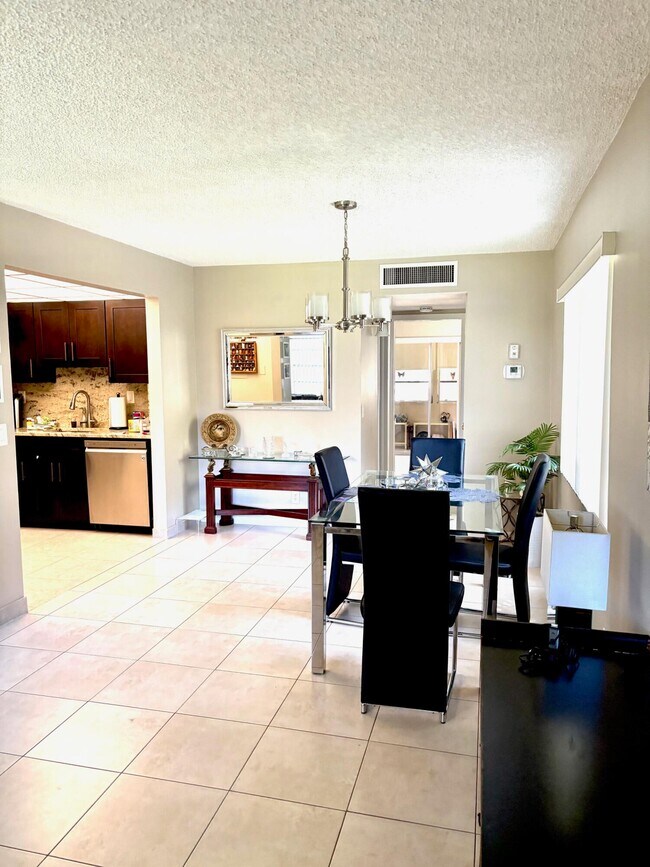 Building Photo - 591 Normandy Ln