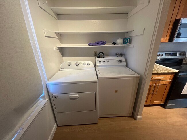 Foto del edificio - Upgraded 2 bed 2 bath condo in Mountain View. Must See!