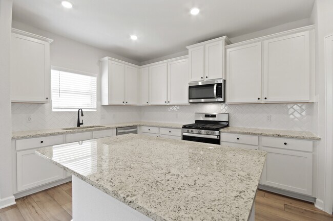 Foto del edificio - 708 Fallen Hemlock Ct