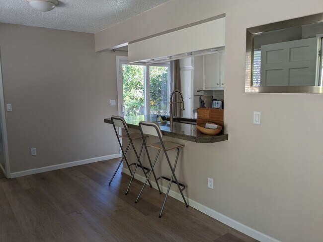 Building Photo - Cozy Carmel Valley Village House Fully Furnished