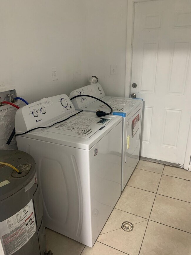 Foto del edificio - 900 NW