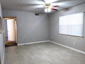 Building Photo - 704 E 22nd St