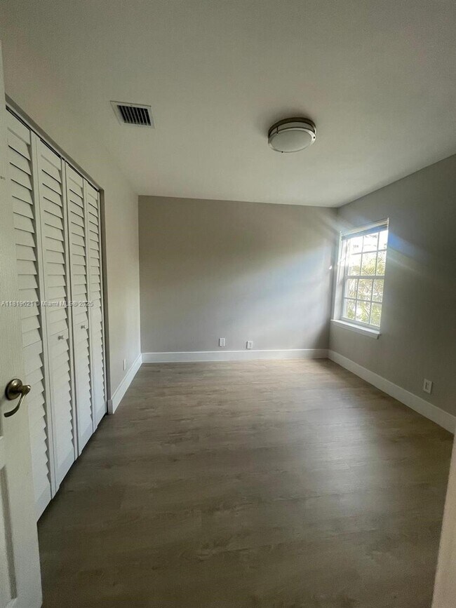 Foto del edificio - 13227 NW 7th Dr