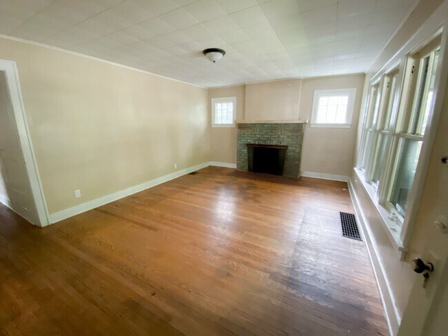 Foto del edificio - 3 Bedroom 1 Bath Spacious House