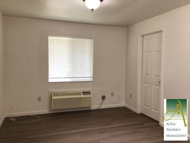 Building Photo - Great price