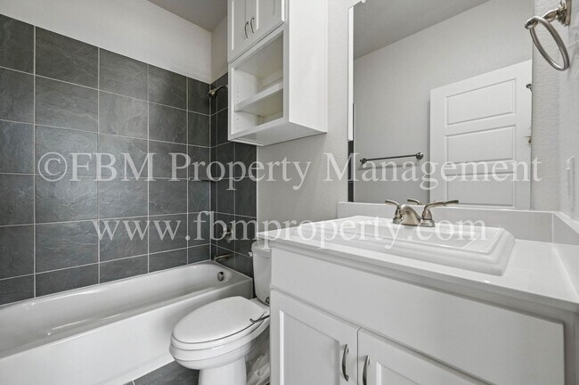 Foto del edificio - 2909 Dena Dr - Brand New 3 Bedroom, 2.5 Ba...