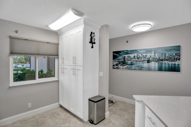 Building Photo - 2238 N Cypress Bend Dr