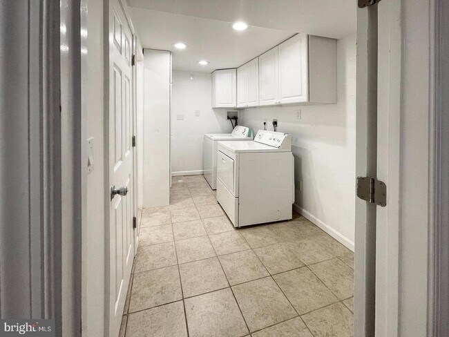 Building Photo - 1115 Riva Ridge Dr