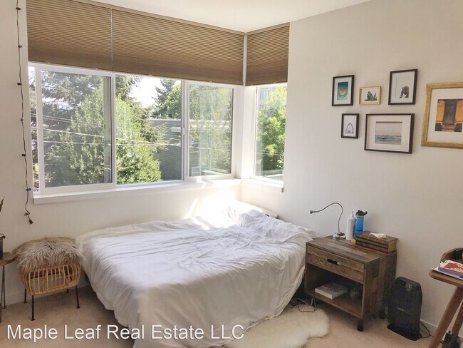 Foto del edificio - 3 br, 2.5 bath House - 141A 22nd Ave E