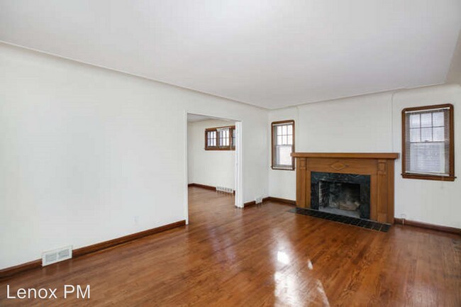 Building Photo - 3 br, 1 bath House - 5501 Three Mile Rd