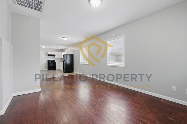 Building Photo - Renovated 3 Bedroom 2 Bathroom near Brooks...