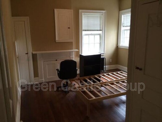Foto del edificio - 323-325 College Street, Unit 9