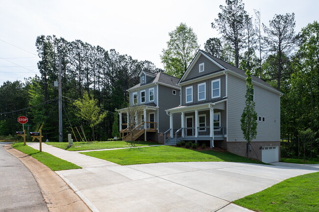 Building Photo - "Spacious 4-Bedroom Retreat with 3.5 Baths...