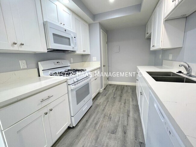 Building Photo - Now Leasing, Beautiful 2 Bed 1 Bath Condo ...