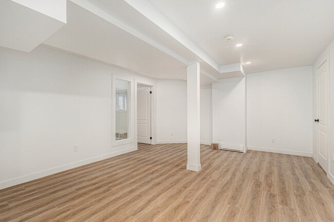 Building Photo - 1665 Teakdale Ave