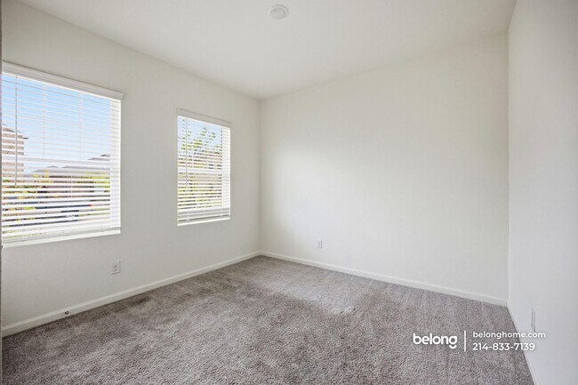 Foto del edificio - 10321 Holy Cross Ln