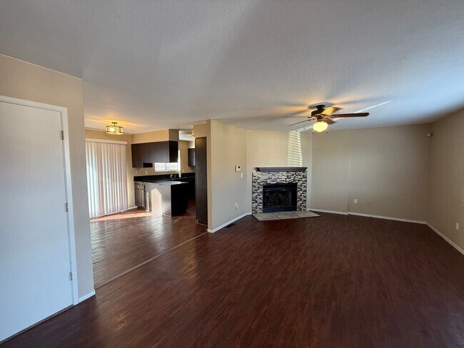 Foto del edificio - 2 BEDROOM 2BATHROOM WITH 2 CAR GARAGE IN HEART OF MIDTOWN