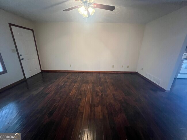 Building Photo - 982 Locust Dr NE