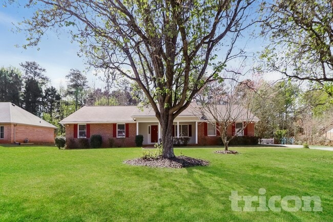 Building Photo - 2815 Club Forest Dr SE