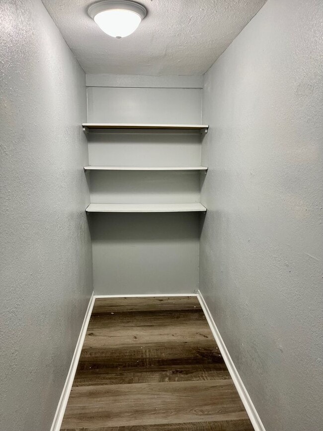 Building Photo - Spacious Remodeled 1BR/1BA Dade City Top Floor Apartment! NO APPLICATION FEE!