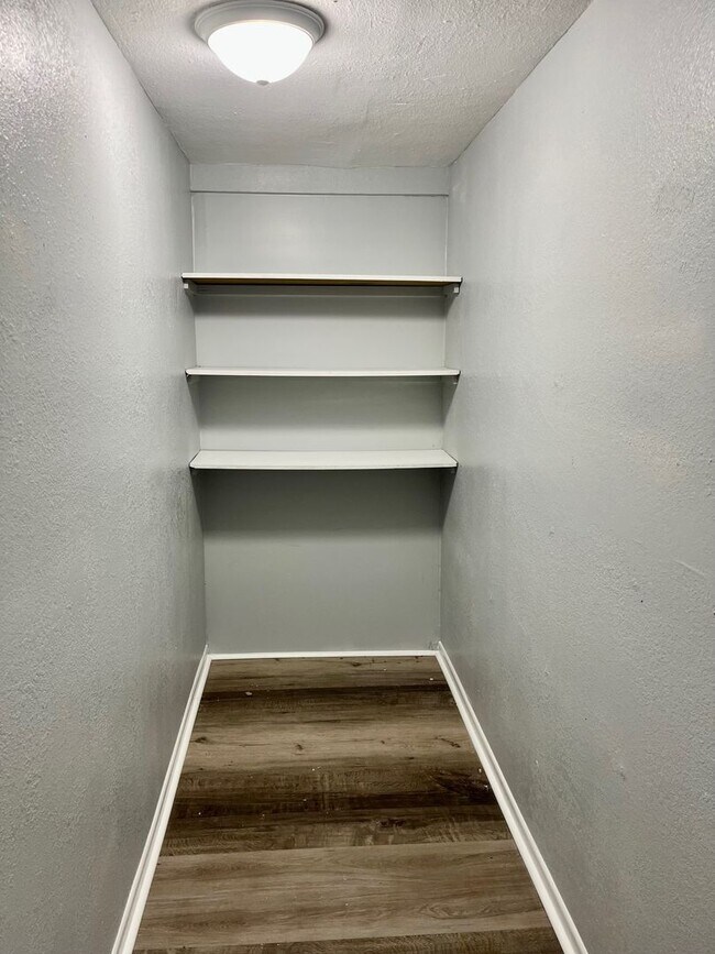 Foto del edificio - Spacious Remodeled 1BR/1BA Dade City Top Floor Apartment! NO APPLICATION FEE!