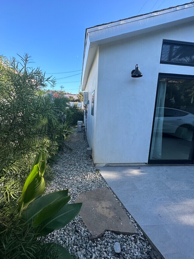 Foto del edificio - 2463 Walgrove Ave