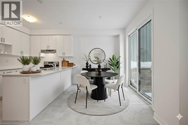 Building Photo - 901 Douro St