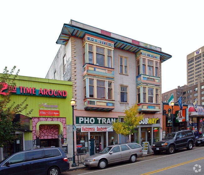 Building Photo - Doll House Apartments